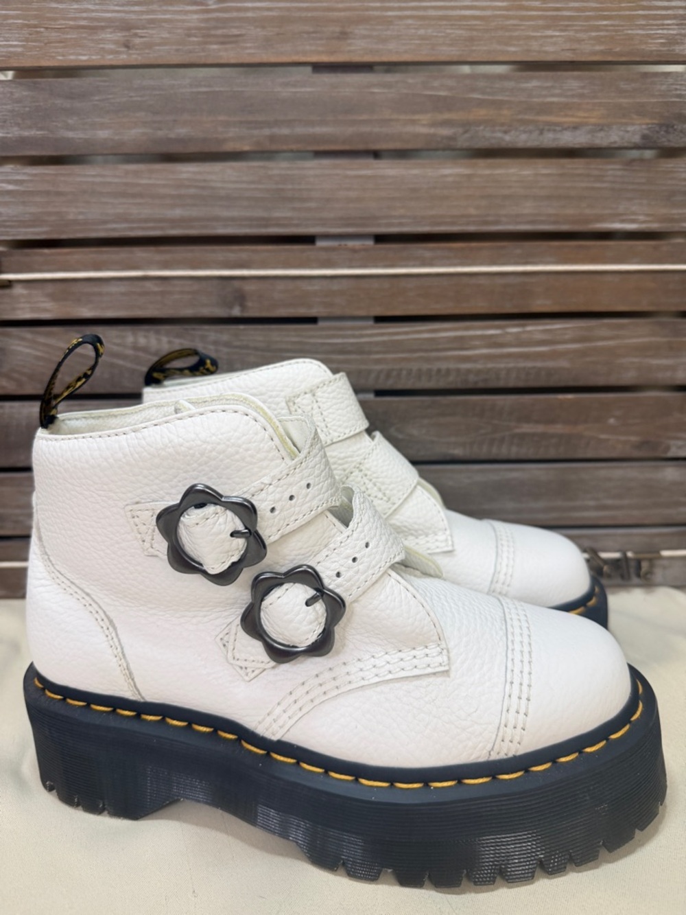 New Devon flower Doc Martens size 8 leather shoes boots not worn platform